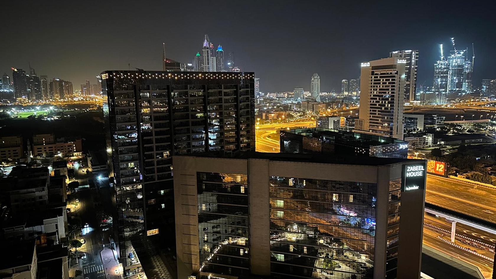 Homestay Radiant Parition In Barsha Heights Near Metro