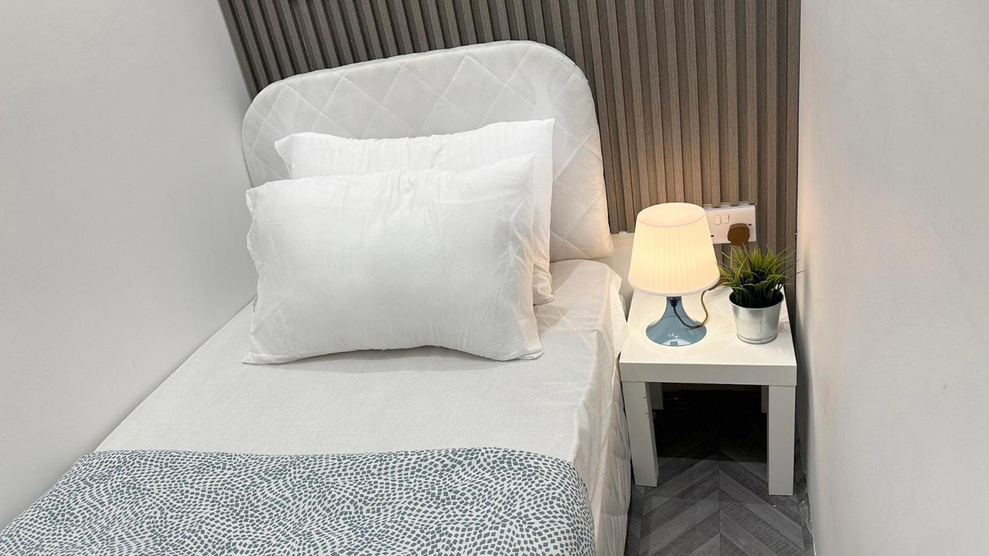 Homestay Radiant Parition In Barsha Heights Near Metro *