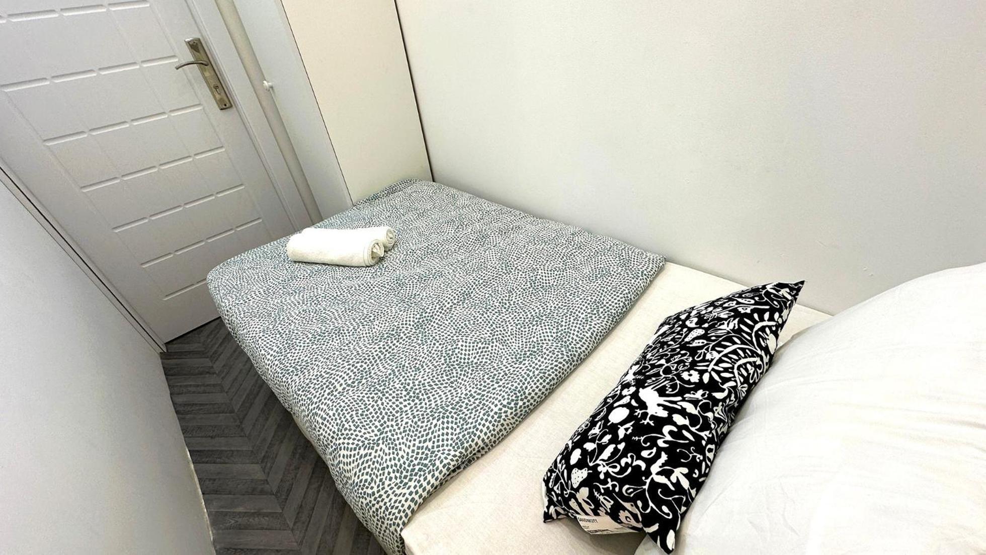 Homestay Radiant Parition In Barsha Heights Near Metro *