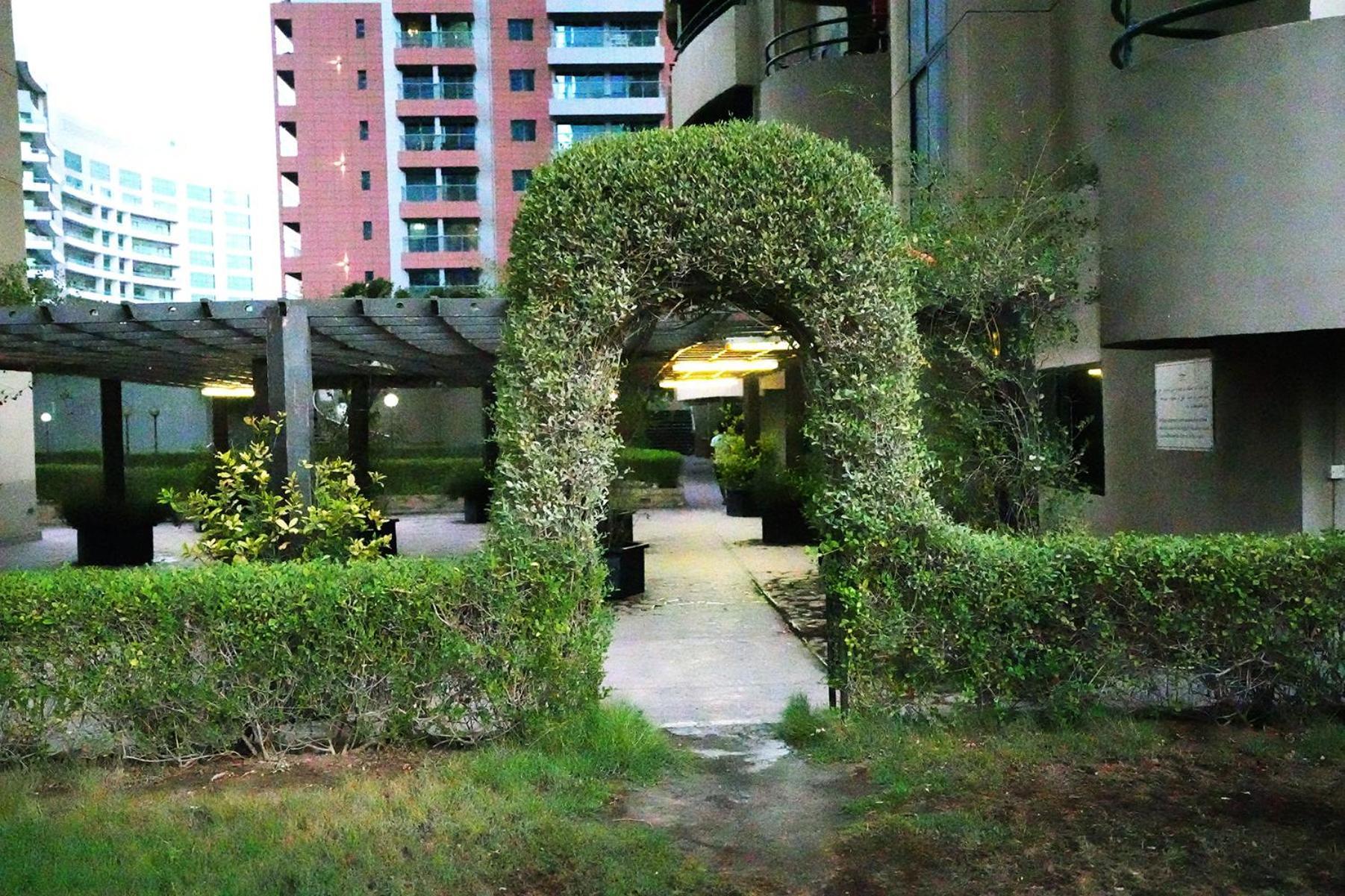 Radiant Parition In Barsha Heights Near Metro Homestay