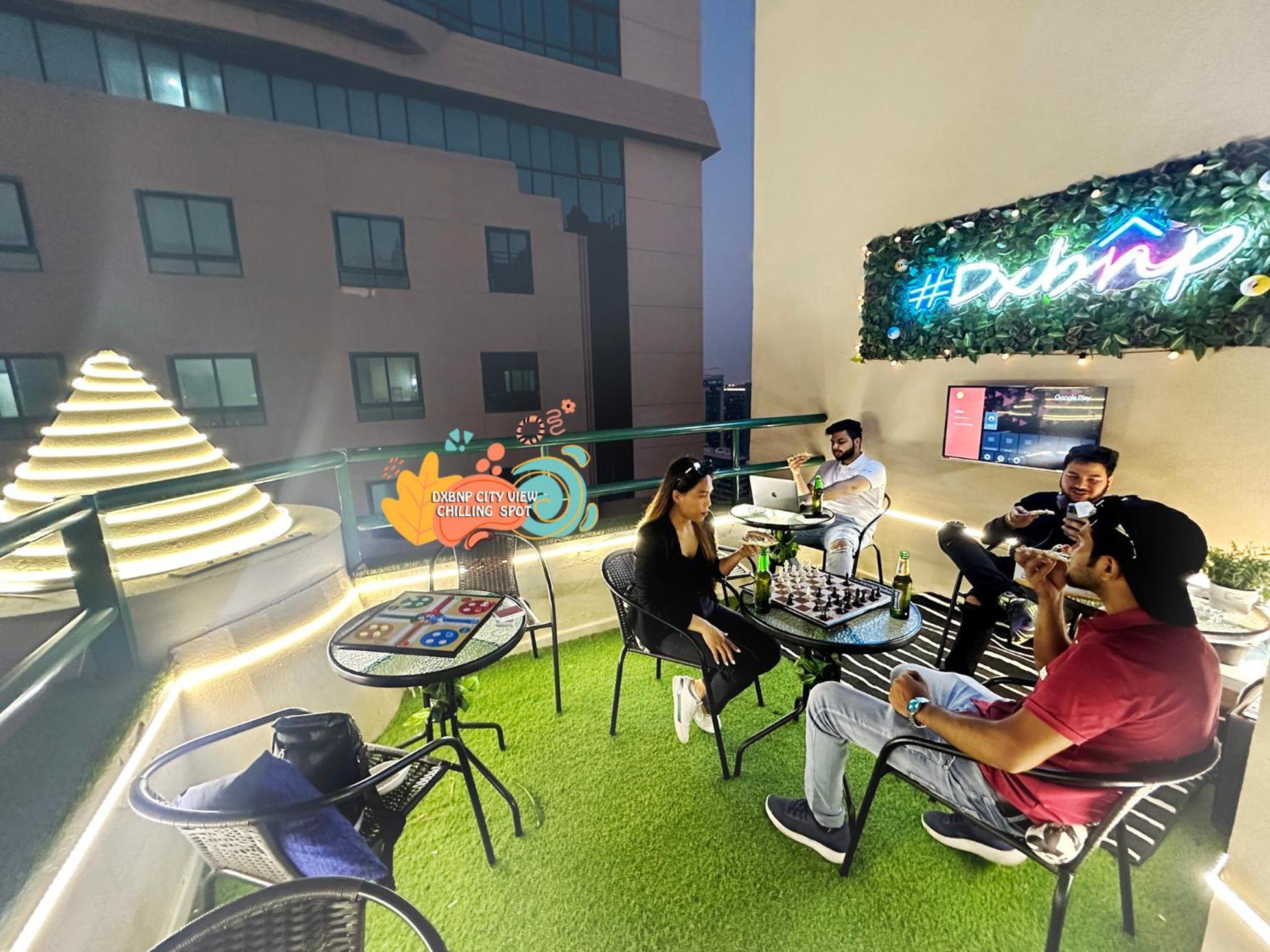 Homestay Radiant Parition In Barsha Heights Near Metro