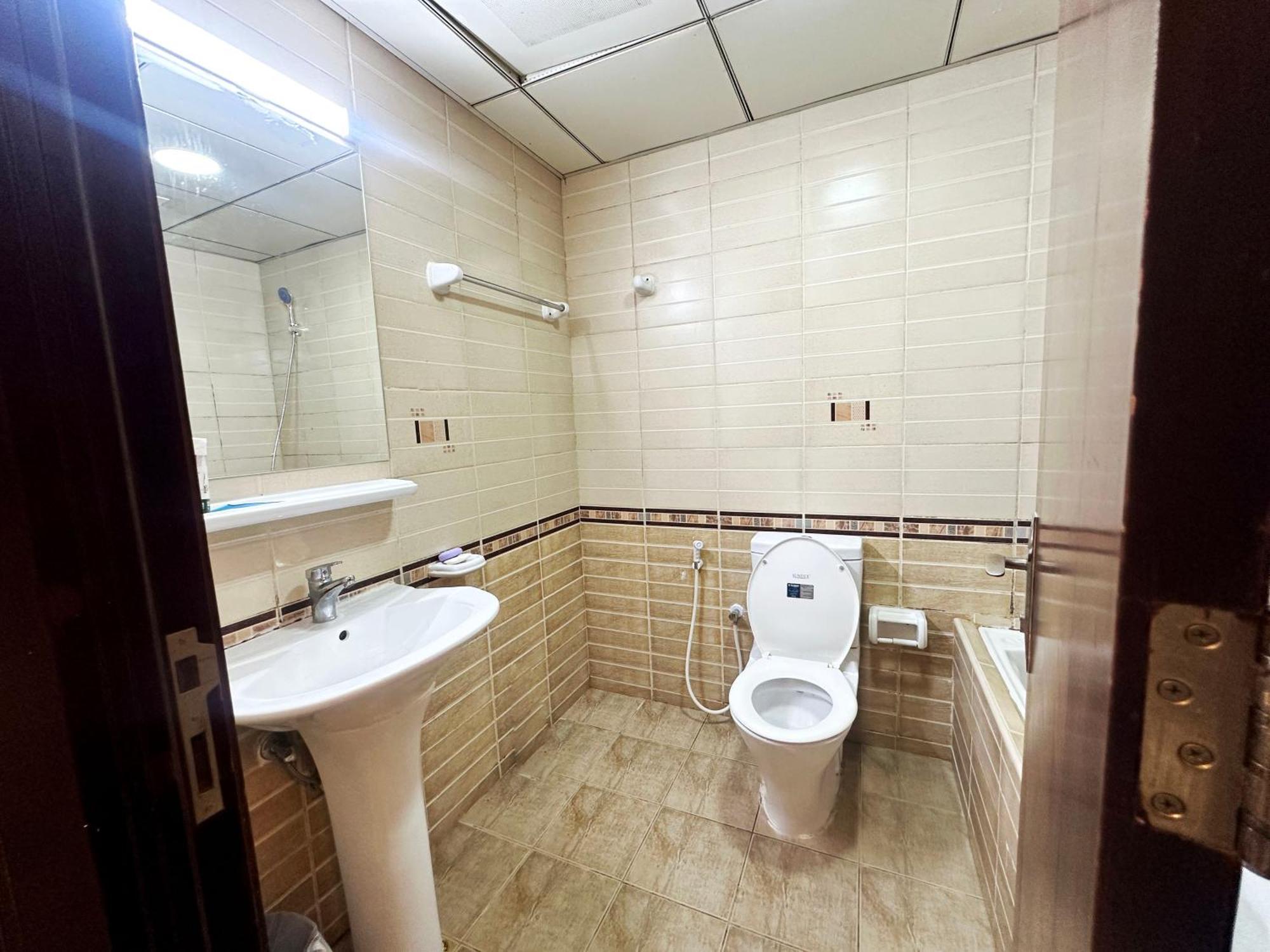 Radiant Parition In Barsha Heights Near Metro Homestay *