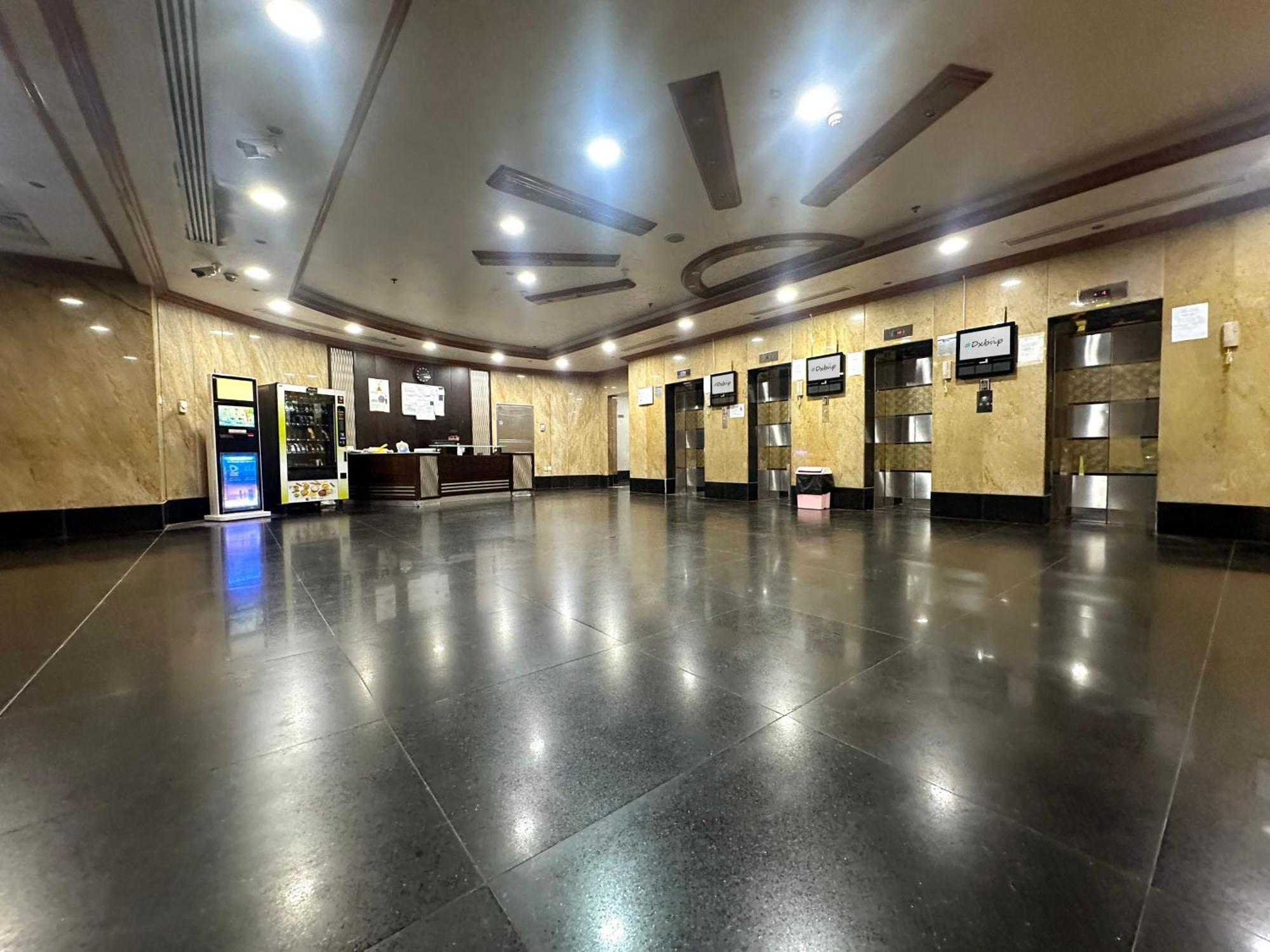 Radiant Parition In Barsha Heights Near Metro Homestay