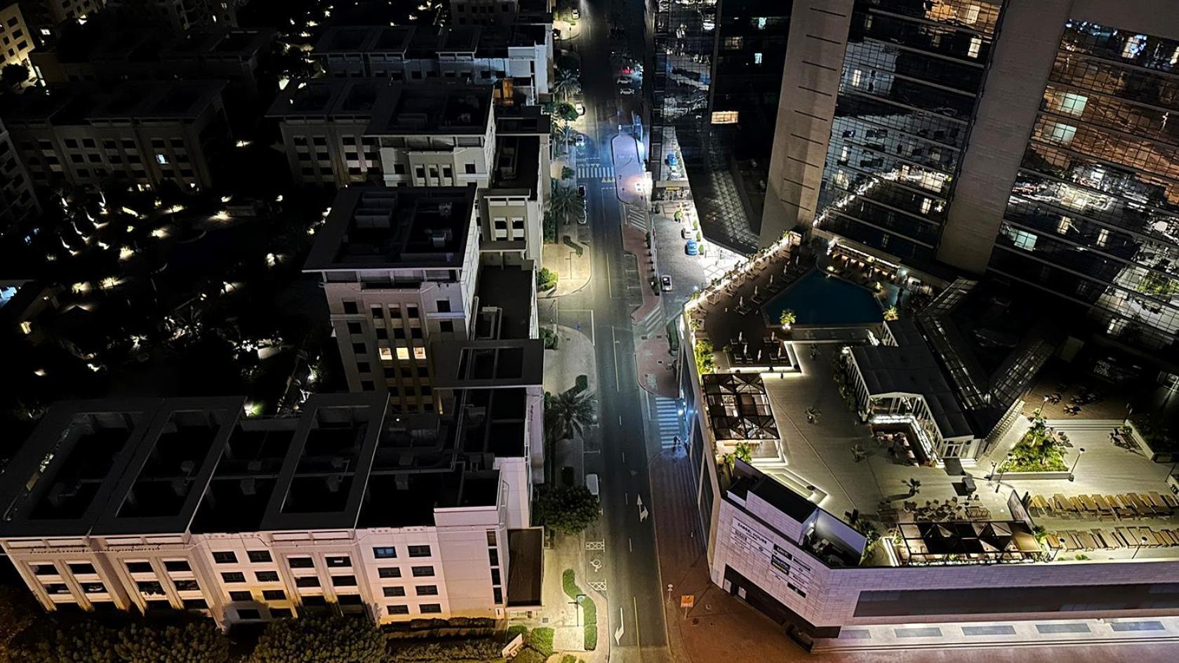 Radiant Parition In Barsha Heights Near Metro Homestay *