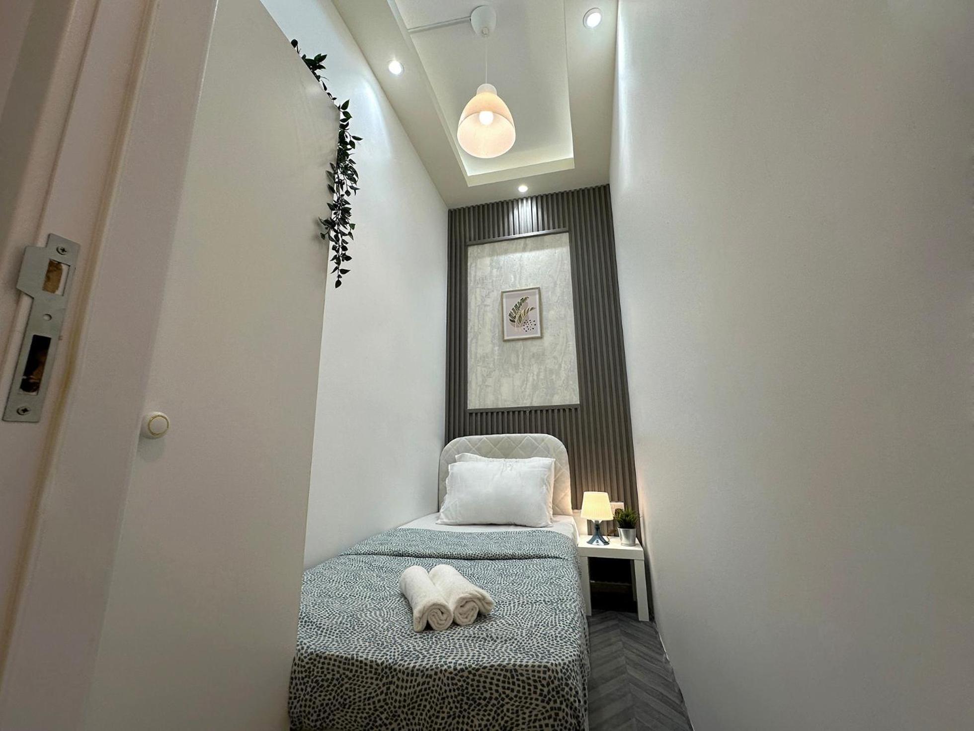 Radiant Parition In Barsha Heights Near Metro Homestay *